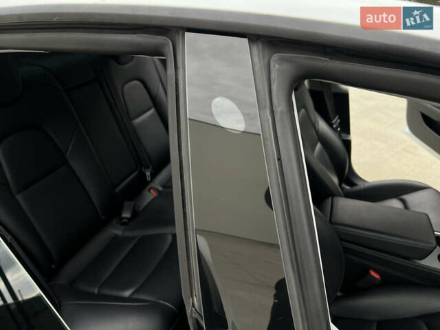 Белый Тесла Модель 3, объемом двигателя 0 л и пробегом 100 тыс. км за 22500 $, фото 46 на Automoto.ua