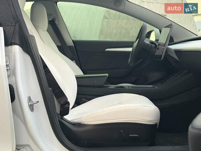 Белый Тесла Модель 3, объемом двигателя 0 л и пробегом 92 тыс. км за 21900 $, фото 32 на Automoto.ua