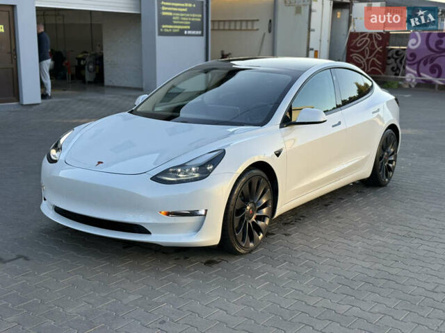 Белый Тесла Модель 3, объемом двигателя 0 л и пробегом 87 тыс. км за 18500 $, фото 20 на Automoto.ua