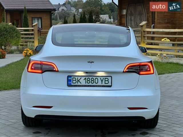 Білий Тесла Модель 3, об'ємом двигуна 0 л та пробігом 113 тис. км за 16200 $, фото 11 на Automoto.ua