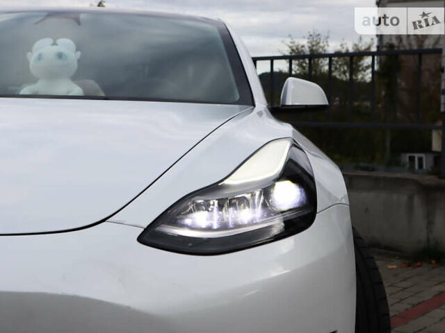 Белый Тесла Модель 3, объемом двигателя 0 л и пробегом 35 тыс. км за 21000 $, фото 43 на Automoto.ua