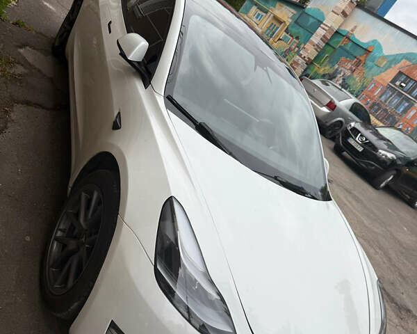 Белый Тесла Модель 3, объемом двигателя 0 л и пробегом 74 тыс. км за 21500 $, фото 3 на Automoto.ua