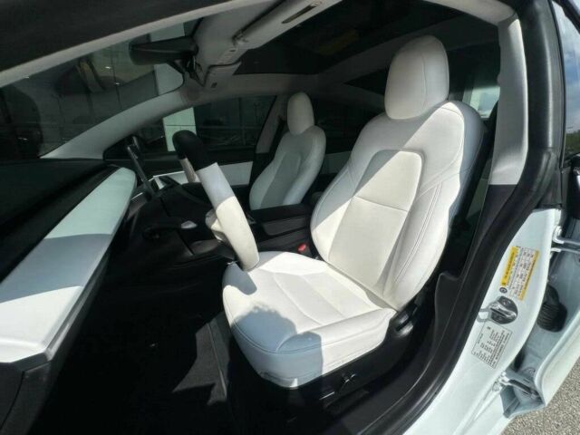 Белый Тесла Модель 3, объемом двигателя 0 л и пробегом 13 тыс. км за 13600 $, фото 9 на Automoto.ua