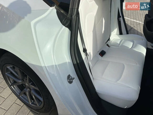 Білий Тесла Модель 3, об'ємом двигуна 0 л та пробігом 47 тис. км за 22100 $, фото 43 на Automoto.ua