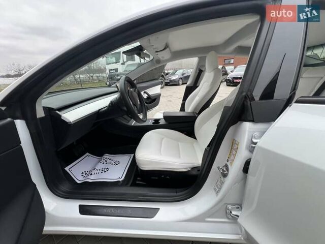 Белый Тесла Модель 3, объемом двигателя 0 л и пробегом 74 тыс. км за 21999 $, фото 4 на Automoto.ua