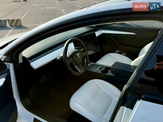 Белый Тесла Модель 3, объемом двигателя 0 л и пробегом 107 тыс. км за 18900 $, фото 17 на Automoto.ua