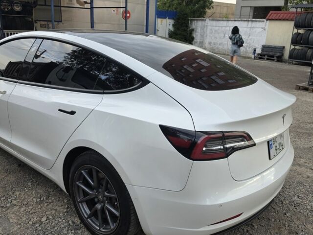 Білий Тесла Модель 3, об'ємом двигуна 0 л та пробігом 140 тис. км за 371 $, фото 3 на Automoto.ua