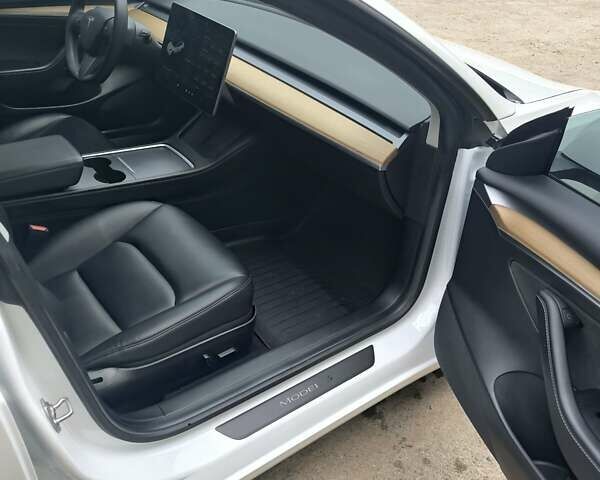 Белый Тесла Модель 3, объемом двигателя 0 л и пробегом 55 тыс. км за 17650 $, фото 11 на Automoto.ua