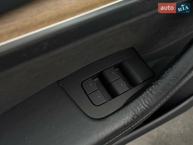 Білий Тесла Модель 3, об'ємом двигуна 0 л та пробігом 185 тис. км за 13900 $, фото 21 на Automoto.ua