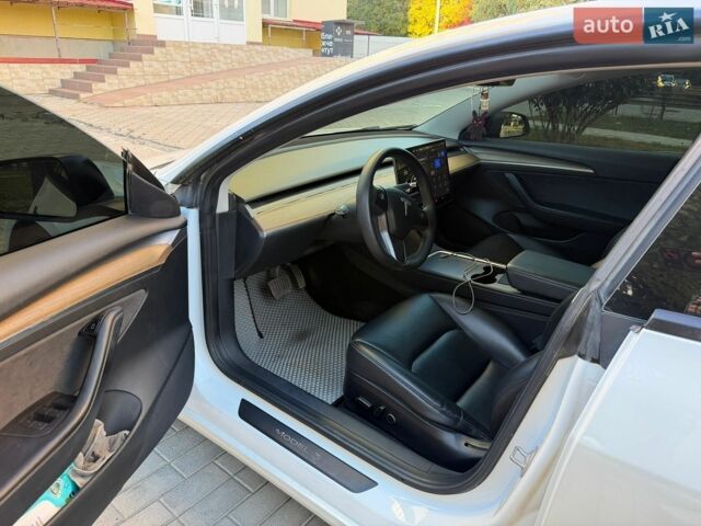 Білий Тесла Модель 3, об'ємом двигуна 0 л та пробігом 75 тис. км за 20500 $, фото 25 на Automoto.ua