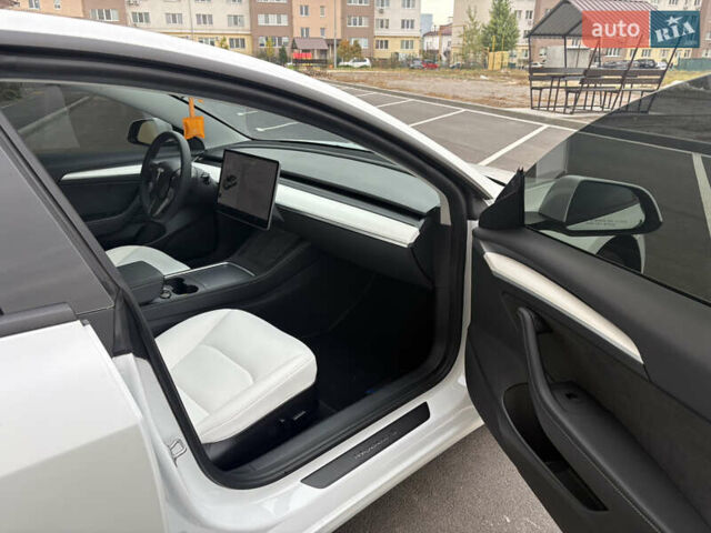 Тесла Модель 3 2021 в Днепре (Днепропетровске) на Automoto.ua Белый Тесла Модель 3, объемом двигателя 0 л и пробегом 38 тыс. км за 22000 $, фото 17 на Automoto.ua