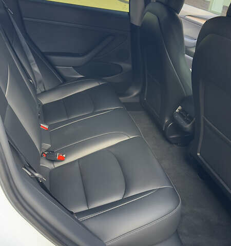 Білий Тесла Модель 3, об'ємом двигуна 0 л та пробігом 65 тис. км за 33500 $, фото 8 на Automoto.ua