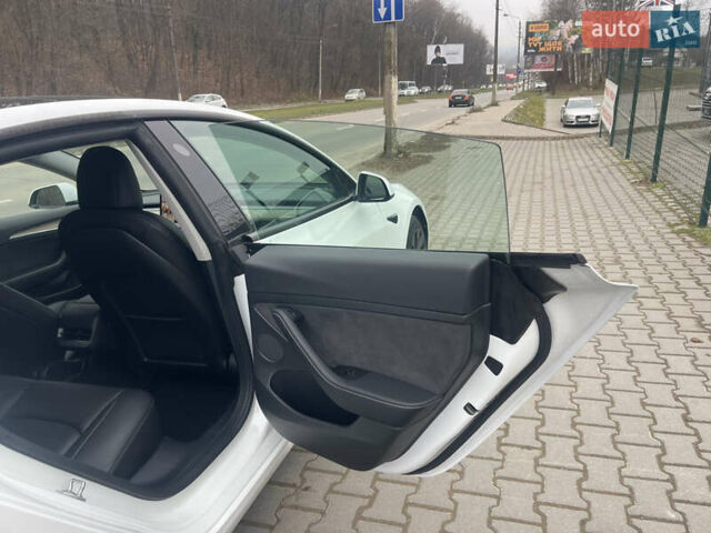 Белый Тесла Модель 3, объемом двигателя 0 л и пробегом 95 тыс. км за 22500 $, фото 15 на Automoto.ua