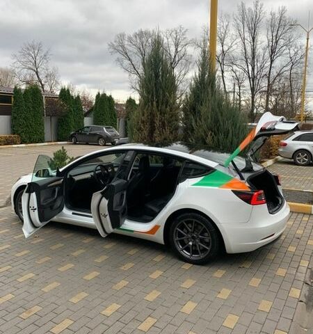 Білий Тесла Модель 3, об'ємом двигуна 0 л та пробігом 77 тис. км за 24000 $, фото 5 на Automoto.ua