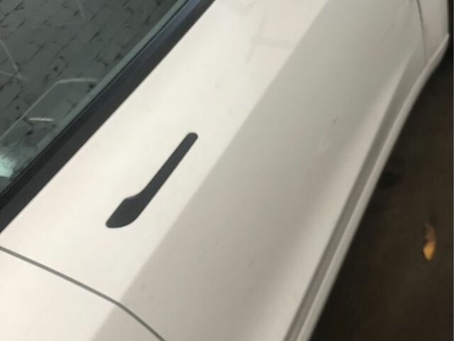 Білий Тесла Модель 3, об'ємом двигуна 0 л та пробігом 170 тис. км за 15500 $, фото 6 на Automoto.ua