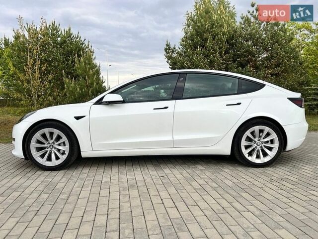 Белый Тесла Модель 3, объемом двигателя 0 л и пробегом 61 тыс. км за 20275 $, фото 1 на Automoto.ua