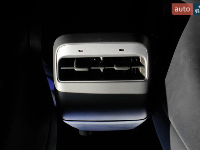 Білий Тесла Модель 3, об'ємом двигуна 0 л та пробігом 33 тис. км за 20700 $, фото 27 на Automoto.ua