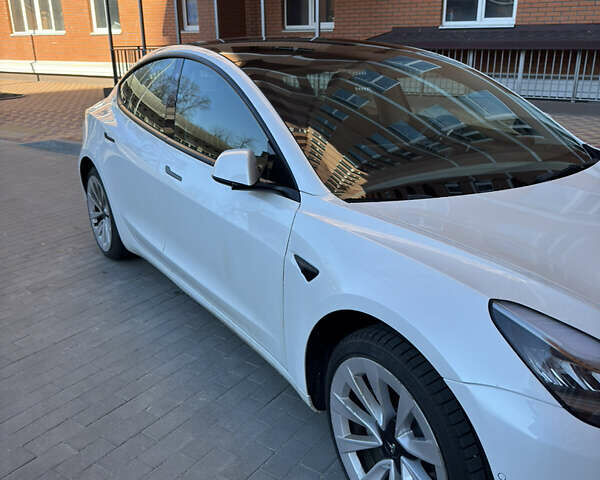 Білий Тесла Модель 3, об'ємом двигуна 0 л та пробігом 27 тис. км за 22000 $, фото 2 на Automoto.ua
