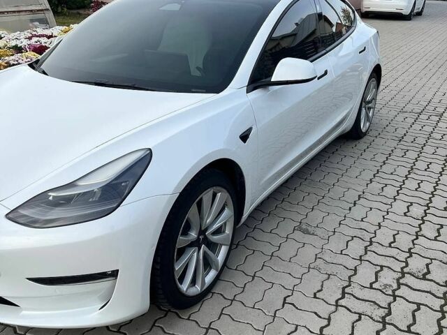 Білий Тесла Модель 3, об'ємом двигуна 0 л та пробігом 69 тис. км за 17000 $, фото 2 на Automoto.ua