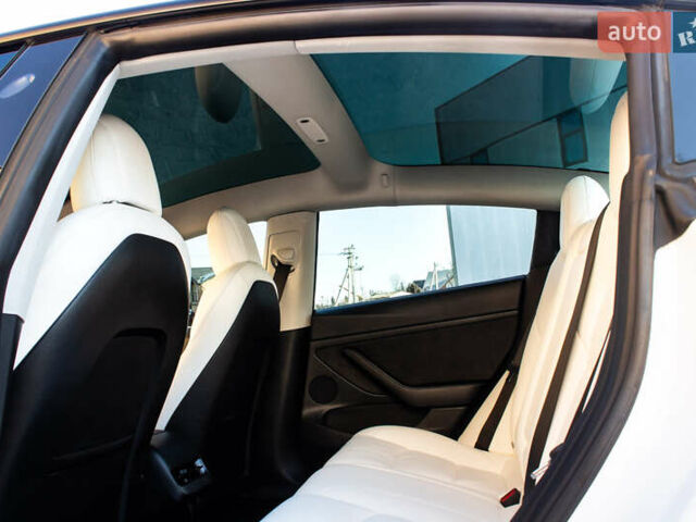 Белый Тесла Модель 3, объемом двигателя 0 л и пробегом 94 тыс. км за 19999 $, фото 30 на Automoto.ua