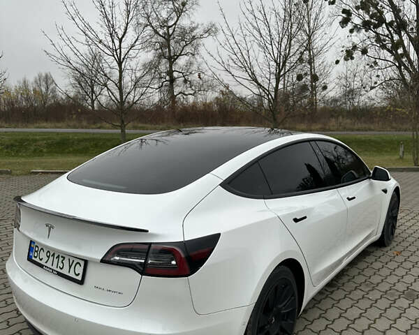 Белый Тесла Модель 3, объемом двигателя 0 л и пробегом 132 тыс. км за 21999 $, фото 6 на Automoto.ua