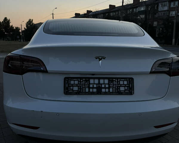Белый Тесла Модель 3, объемом двигателя 0 л и пробегом 114 тыс. км за 18500 $, фото 9 на Automoto.ua