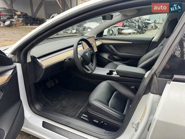 Белый Тесла Модель 3, объемом двигателя 0 л и пробегом 28 тыс. км за 19990 $, фото 18 на Automoto.ua