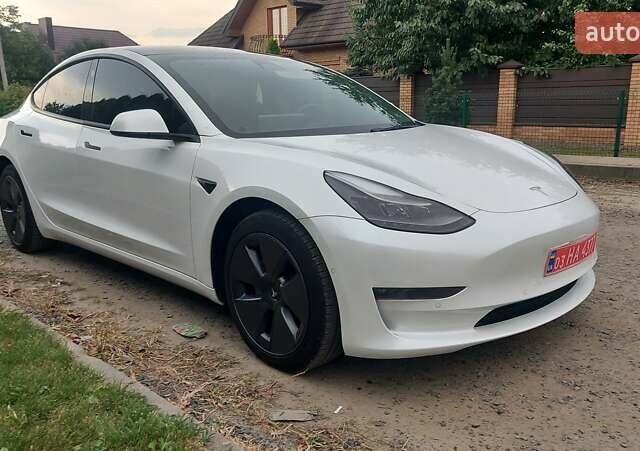 Тесла Модель 3 2022 в Луцке на Automoto.ua Белый Тесла Модель 3, объемом двигателя 0 л и пробегом 33 тыс. км за 21000 $, фото 3 на Automoto.ua