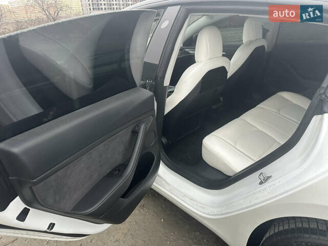 Белый Тесла Модель 3, объемом двигателя 0 л и пробегом 59 тыс. км за 22000 $, фото 13 на Automoto.ua