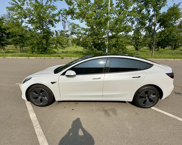 Белый Тесла Модель 3, объемом двигателя 0 л и пробегом 65 тыс. км за 22000 $, фото 7 на Automoto.ua