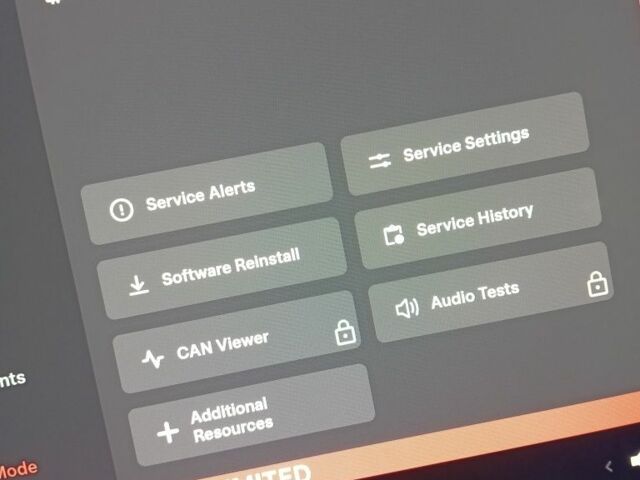 Білий Тесла Модель 3, об'ємом двигуна 0 л та пробігом 100 тис. км за 24500 $, фото 16 на Automoto.ua