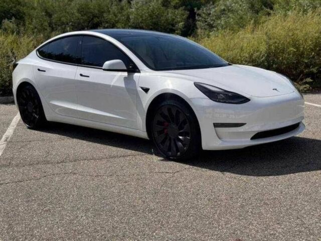 Білий Тесла Модель 3, об'ємом двигуна 0 л та пробігом 25 тис. км за 10500 $, фото 3 на Automoto.ua