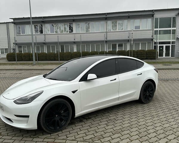 Белый Тесла Модель 3, объемом двигателя 0 л и пробегом 132 тыс. км за 21999 $, фото 4 на Automoto.ua