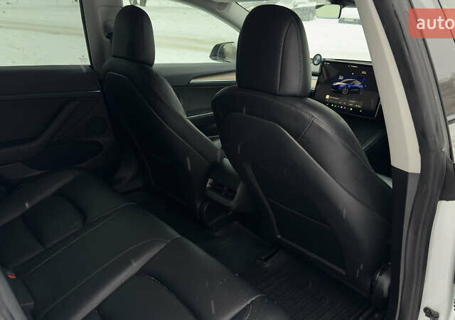 Білий Тесла Модель 3, об'ємом двигуна 0 л та пробігом 74 тис. км за 21800 $, фото 15 на Automoto.ua