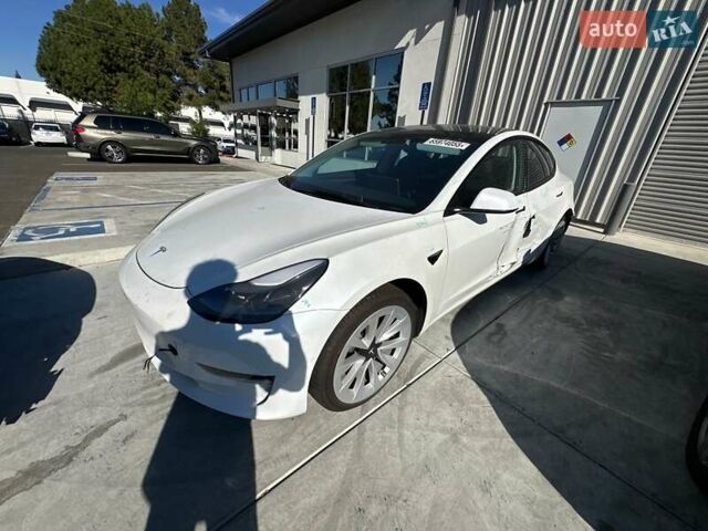 Тесла Модель 3 2022 у Києві на Automoto.ua Білий Тесла Модель 3, об'ємом двигуна 0 л та пробігом 54 тис. км за 13910 $, фото 3 на Automoto.ua