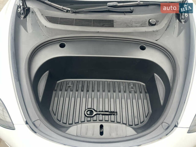 Белый Тесла Модель 3, объемом двигателя 0 л и пробегом 95 тыс. км за 22500 $, фото 26 на Automoto.ua