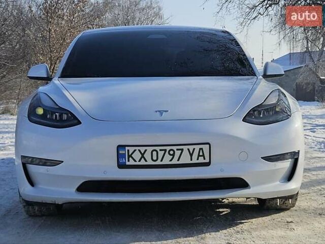 Білий Тесла Модель 3, об'ємом двигуна 0 л та пробігом 90 тис. км за 19900 $, фото 2 на Automoto.ua