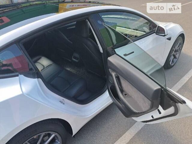 Білий Тесла Модель 3, об'ємом двигуна 0 л та пробігом 38 тис. км за 22600 $, фото 17 на Automoto.ua