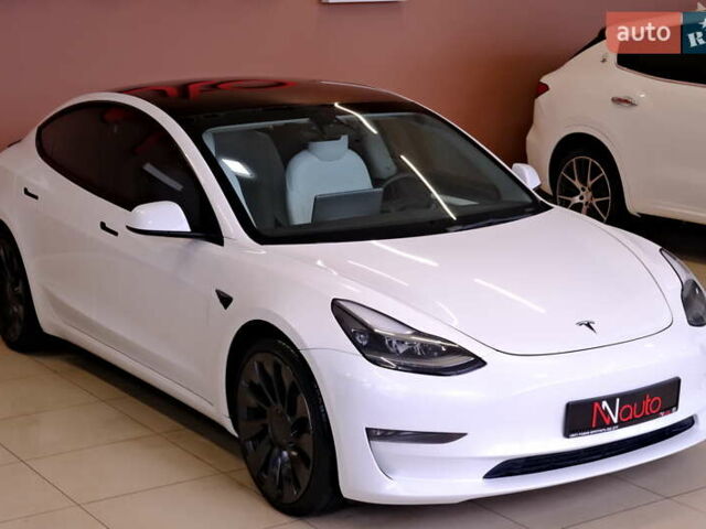 Білий Тесла Модель 3, об'ємом двигуна 0 л та пробігом 60 тис. км за 22900 $, фото 3 на Automoto.ua