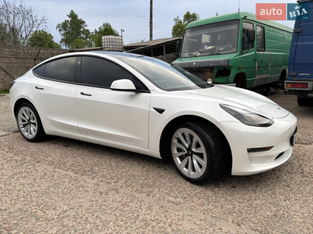 Белый Тесла Модель 3, объемом двигателя 0 л и пробегом 33 тыс. км за 27000 $, фото 1 на Automoto.ua