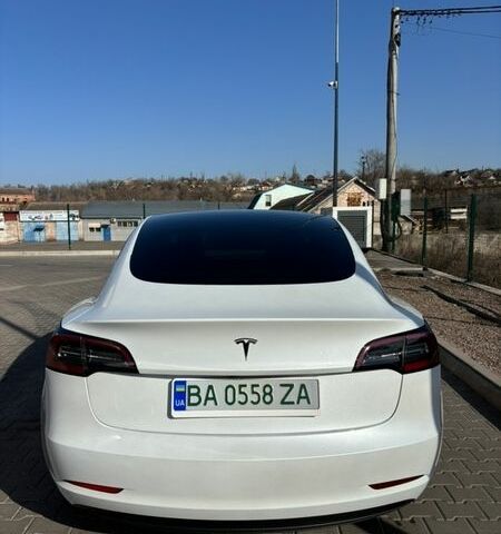 Білий Тесла Модель 3, об'ємом двигуна 0 л та пробігом 88 тис. км за 22500 $, фото 1 на Automoto.ua