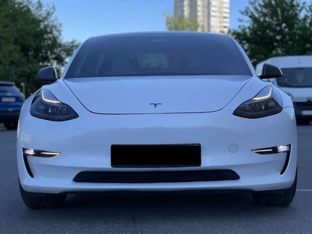 Тесла Модель 3 2022 в Киеве на Automoto.ua Белый Тесла Модель 3, объемом двигателя 0 л и пробегом 26 тыс. км за 19000 $, фото 3 на Automoto.ua
