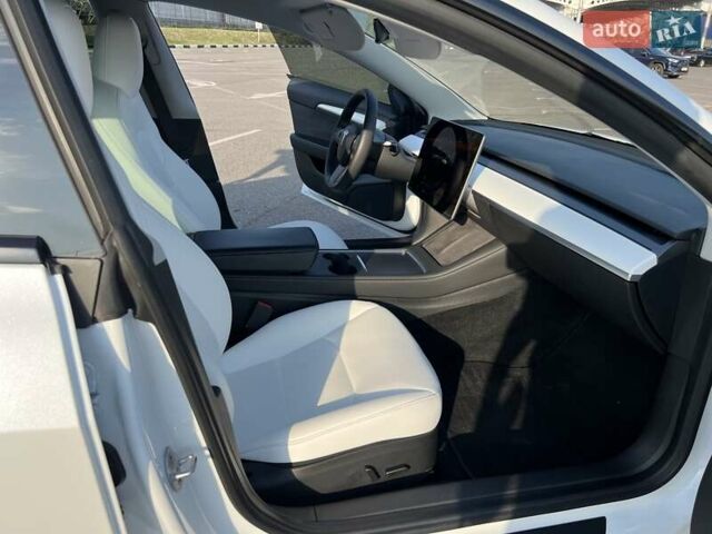 Білий Тесла Модель 3, об'ємом двигуна 0 л та пробігом 108 тис. км за 26150 $, фото 26 на Automoto.ua