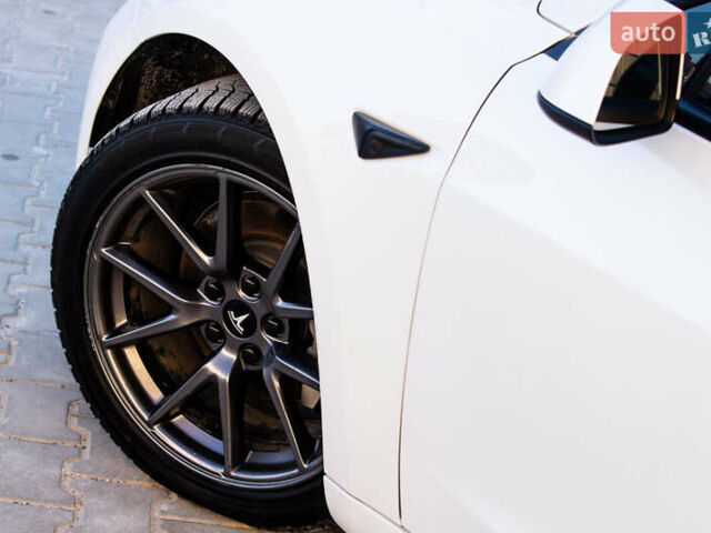 Белый Тесла Модель 3, объемом двигателя 0 л и пробегом 94 тыс. км за 19999 $, фото 13 на Automoto.ua