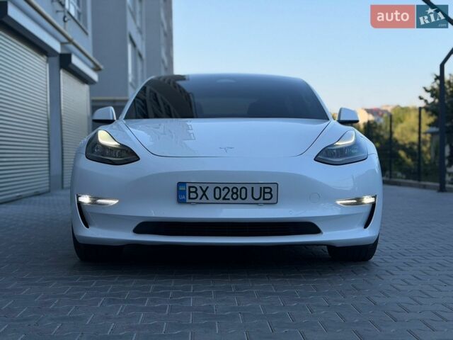 Белый Тесла Модель 3, объемом двигателя 0 л и пробегом 215 тыс. км за 19999 $, фото 3 на Automoto.ua