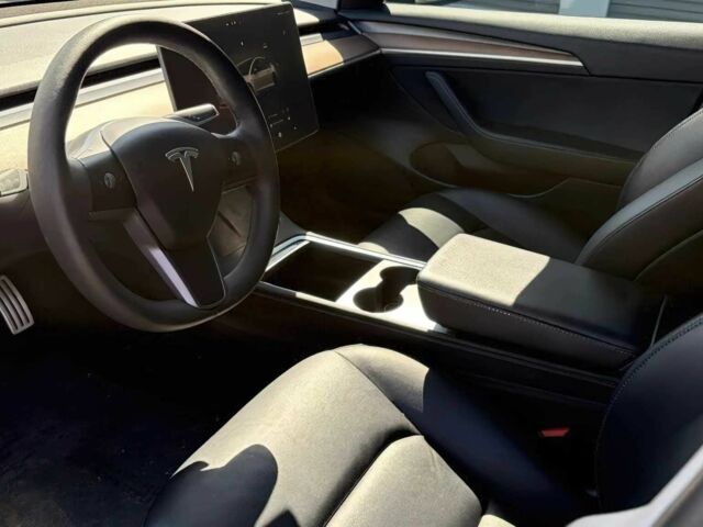 Білий Тесла Модель 3, об'ємом двигуна 0 л та пробігом 15 тис. км за 7925 $, фото 9 на Automoto.ua