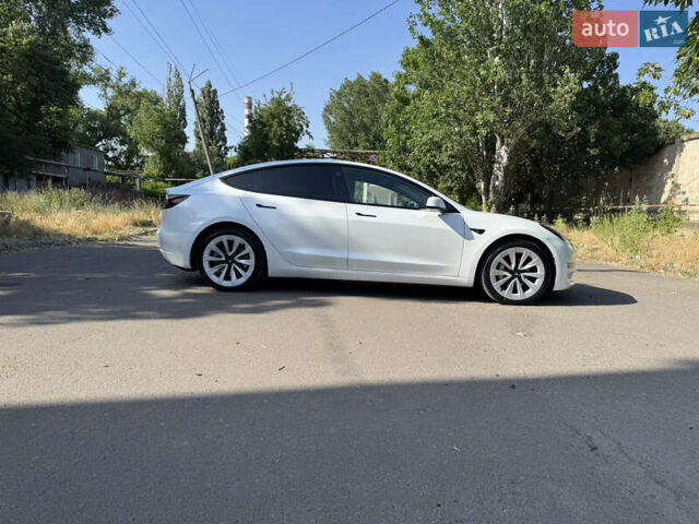 Белый Тесла Модель 3, объемом двигателя 0 л и пробегом 73 тыс. км за 20600 $, фото 5 на Automoto.ua