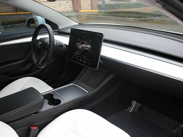 Белый Тесла Модель 3, объемом двигателя 0 л и пробегом 29 тыс. км за 9100 $, фото 10 на Automoto.ua