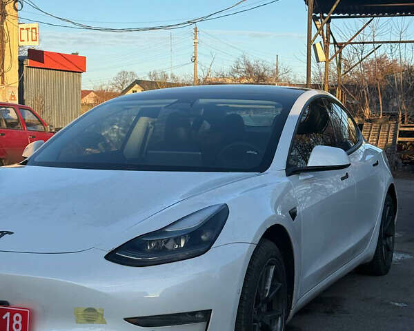 Білий Тесла Модель 3, об'ємом двигуна 0 л та пробігом 97 тис. км за 16700 $, фото 2 на Automoto.ua