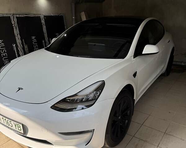 Білий Тесла Модель 3, об'ємом двигуна 0 л та пробігом 57 тис. км за 26900 $, фото 7 на Automoto.ua